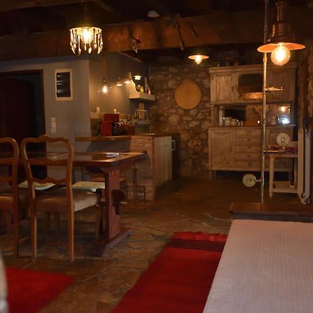 Μικρή Πέτρινη Μεζονέτα 2 Villa Lílaia Eksteriør billede