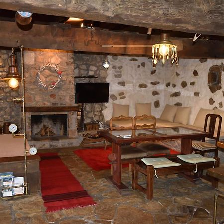 Μικρή Πέτρινη Μεζονέτα 2 Villa Lílaia Eksteriør billede