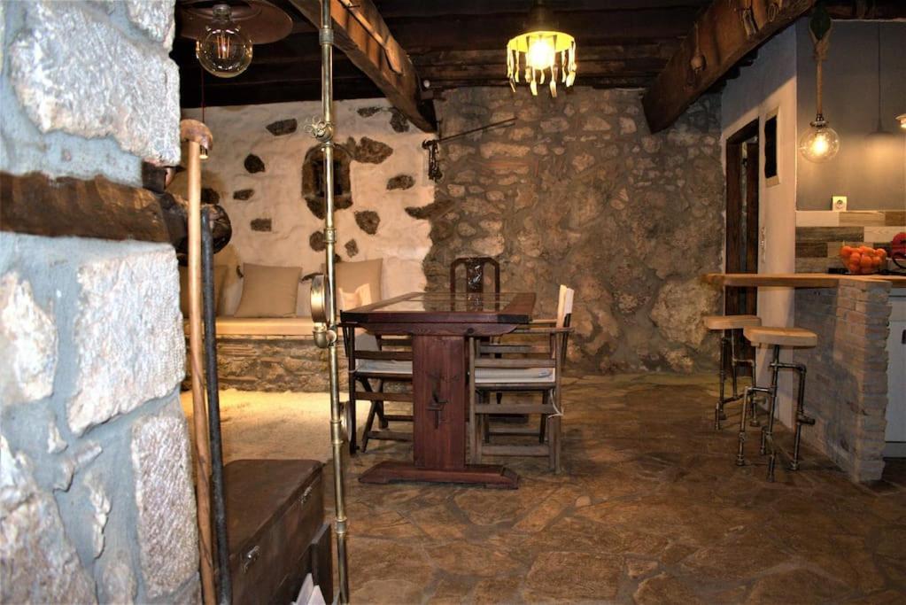 Μικρή Πέτρινη Μεζονέτα 2 Villa Lílaia Eksteriør billede