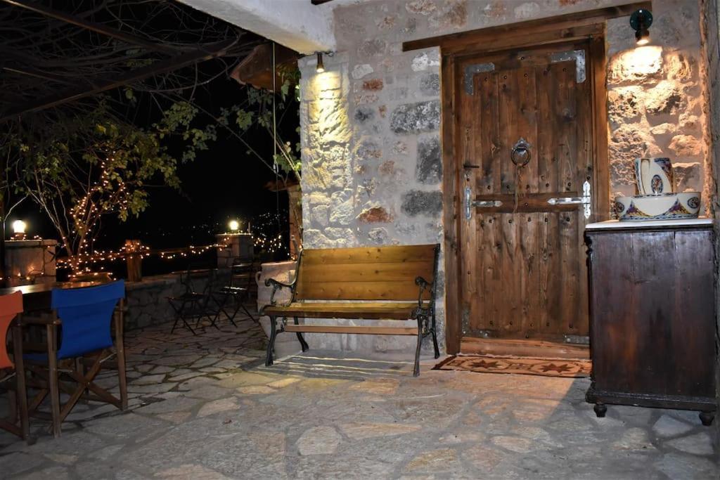 Μικρή Πέτρινη Μεζονέτα 2 Villa Lílaia Eksteriør billede