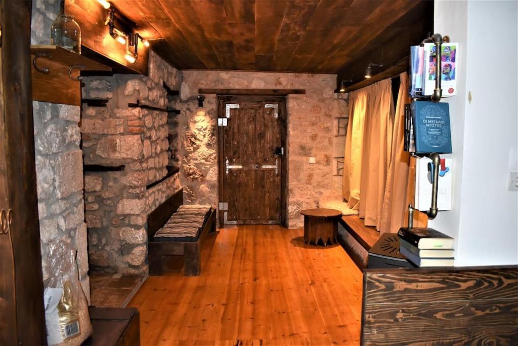 Μικρή Πέτρινη Μεζονέτα 2 Villa Lílaia Eksteriør billede