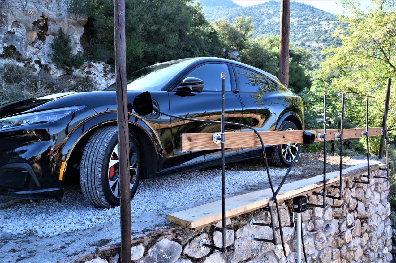 Μικρή Πέτρινη Μεζονέτα 2 Villa Lílaia Eksteriør billede