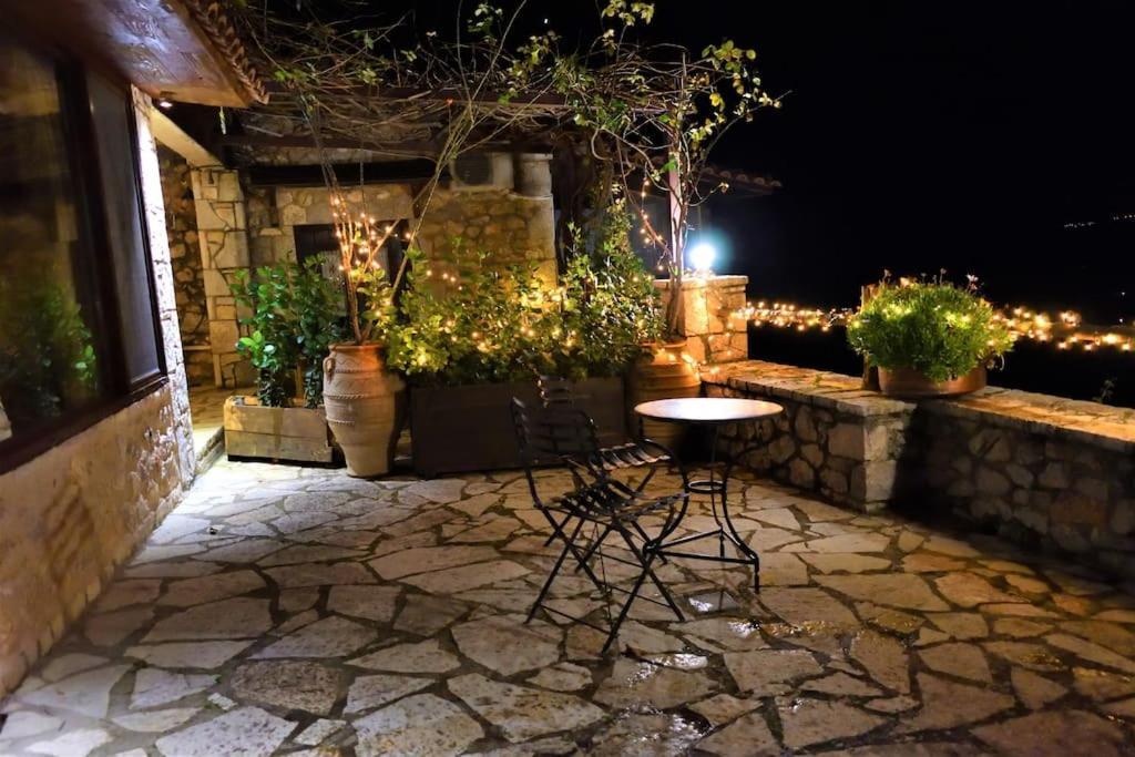 Μικρή Πέτρινη Μεζονέτα 2 Villa Lílaia Eksteriør billede