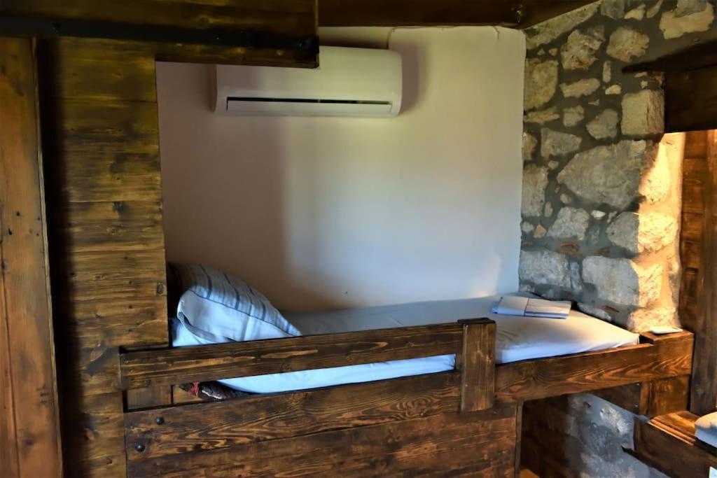Μικρή Πέτρινη Μεζονέτα 2 Villa Lílaia Eksteriør billede