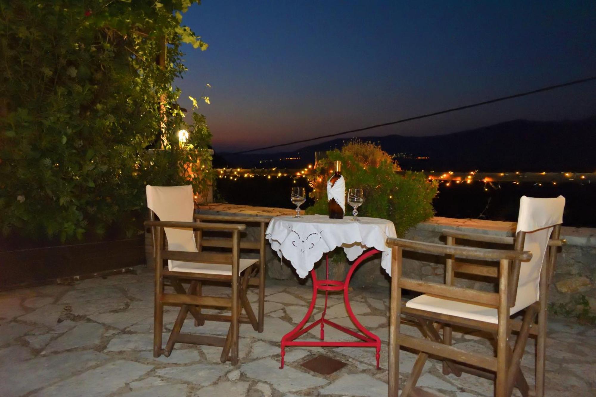 Μικρή Πέτρινη Μεζονέτα 2 Villa Lílaia Eksteriør billede